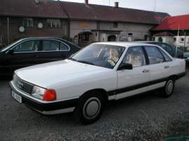 Audi 100 1,8, rok výroby: 1985, prodejní cena: 35.000,- Kč